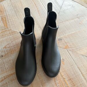 Rubber rain boots